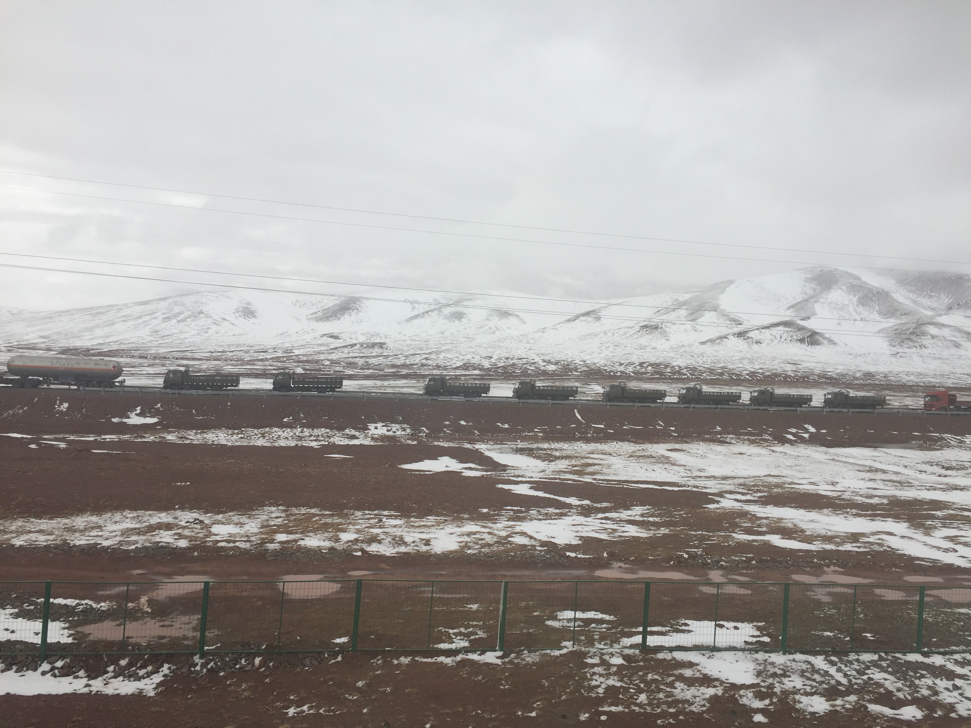 雪山上的军队.JPG